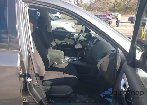 2015 Nissan Pathfinder S z USA, uszkodzony, nr VIN 5N1AR2MN8FC715915